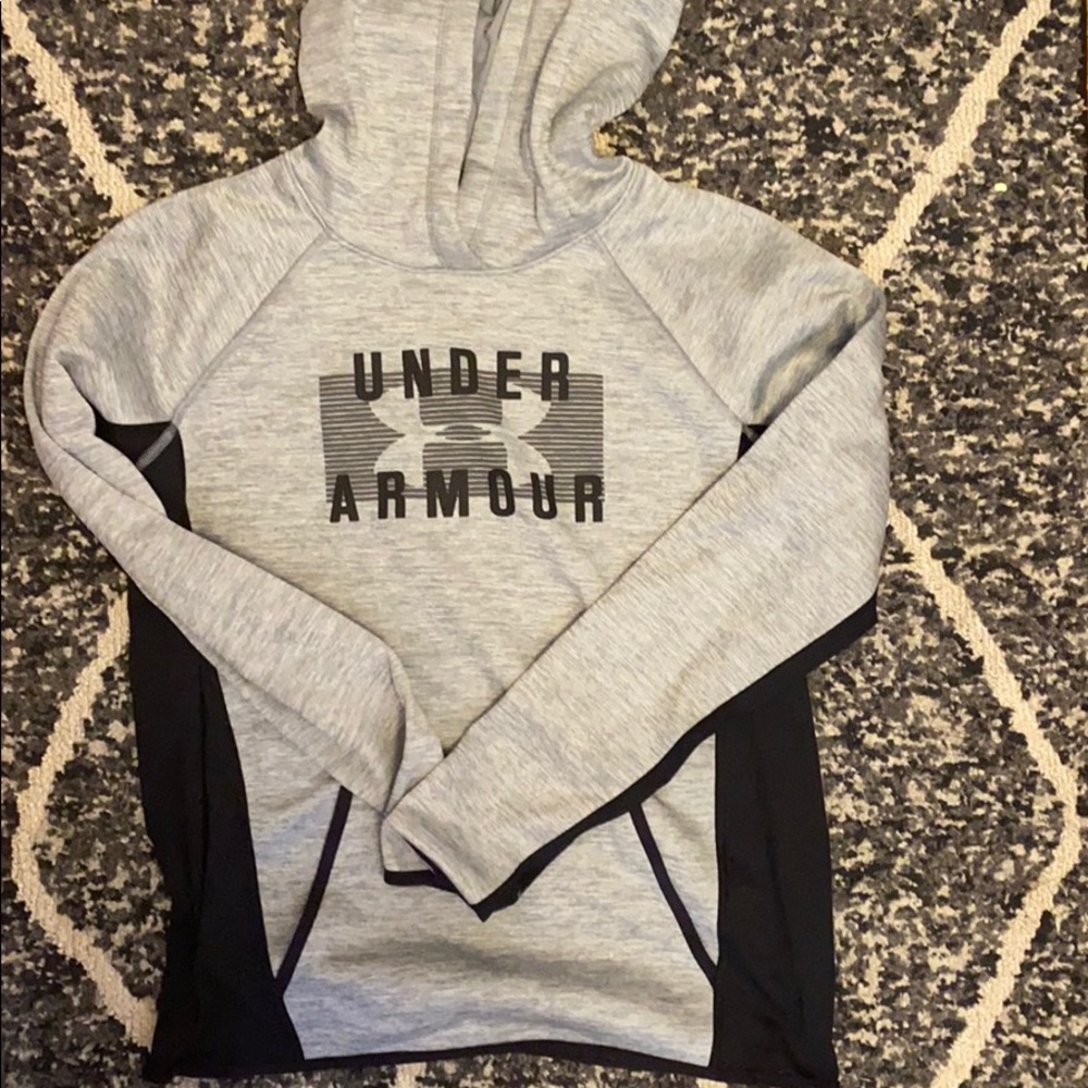 Under Armour gray sweatshirt with hood.